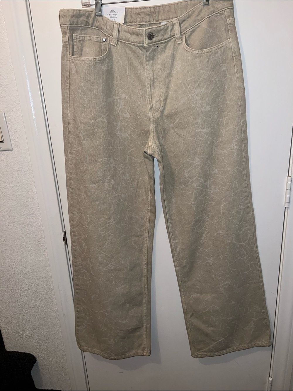 H&M Women's Wide-Leg Jeans in Light Beige - Picture 2 of 5